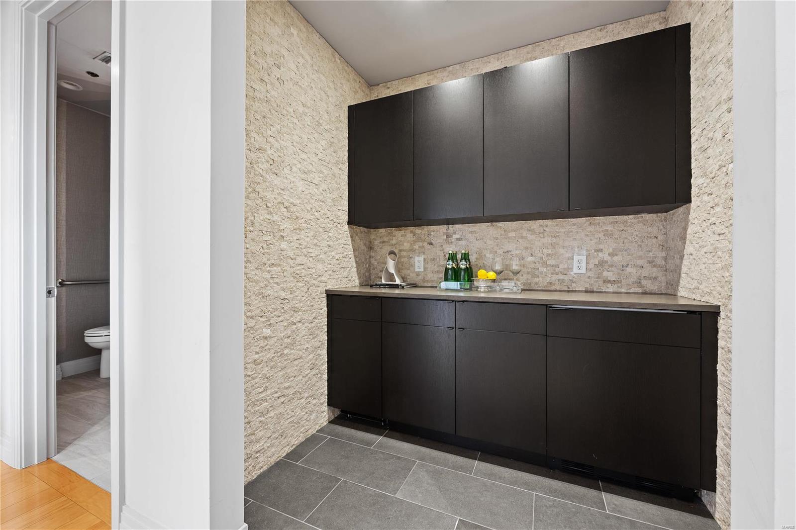 Crescent Condo - Residential