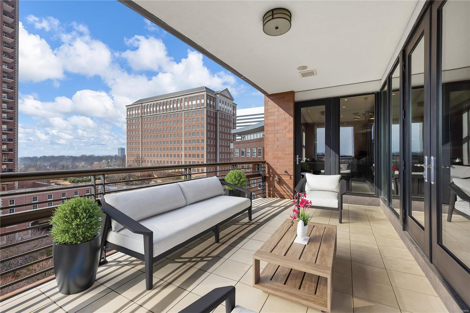 Crescent Condo - Residential