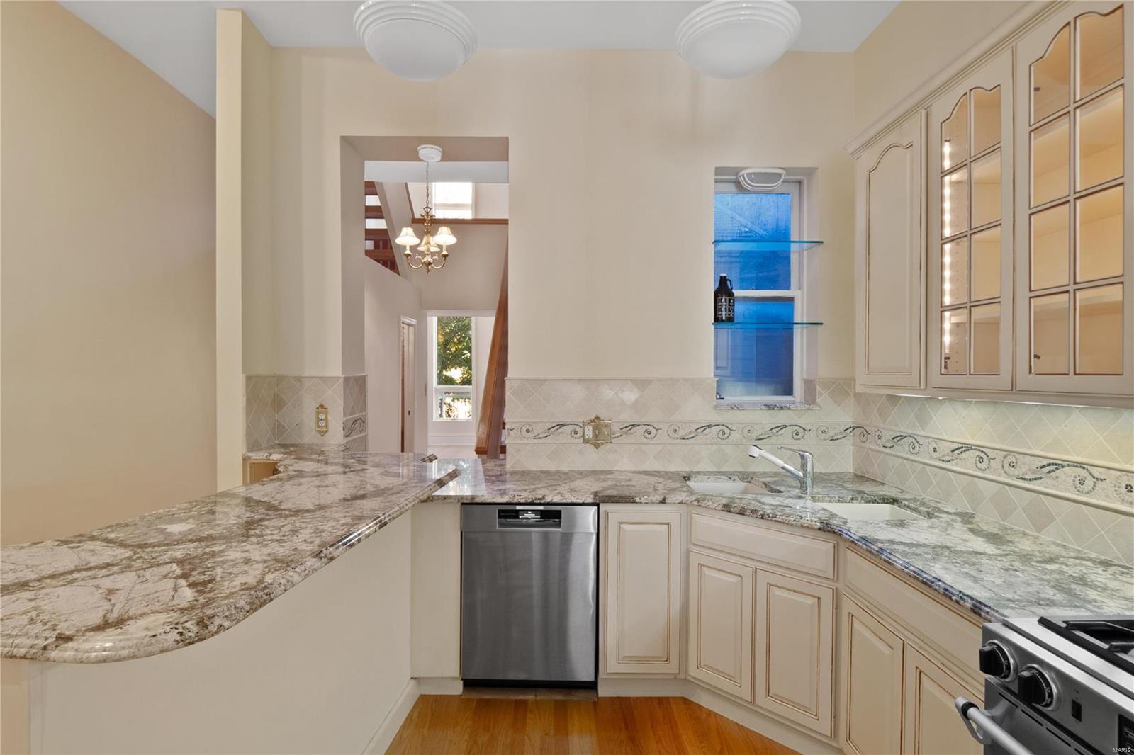 St Louis, Missouri 63104, United States, 2 Bedrooms Bedrooms, ,4 BathroomsBathrooms,Residential,Active,90773