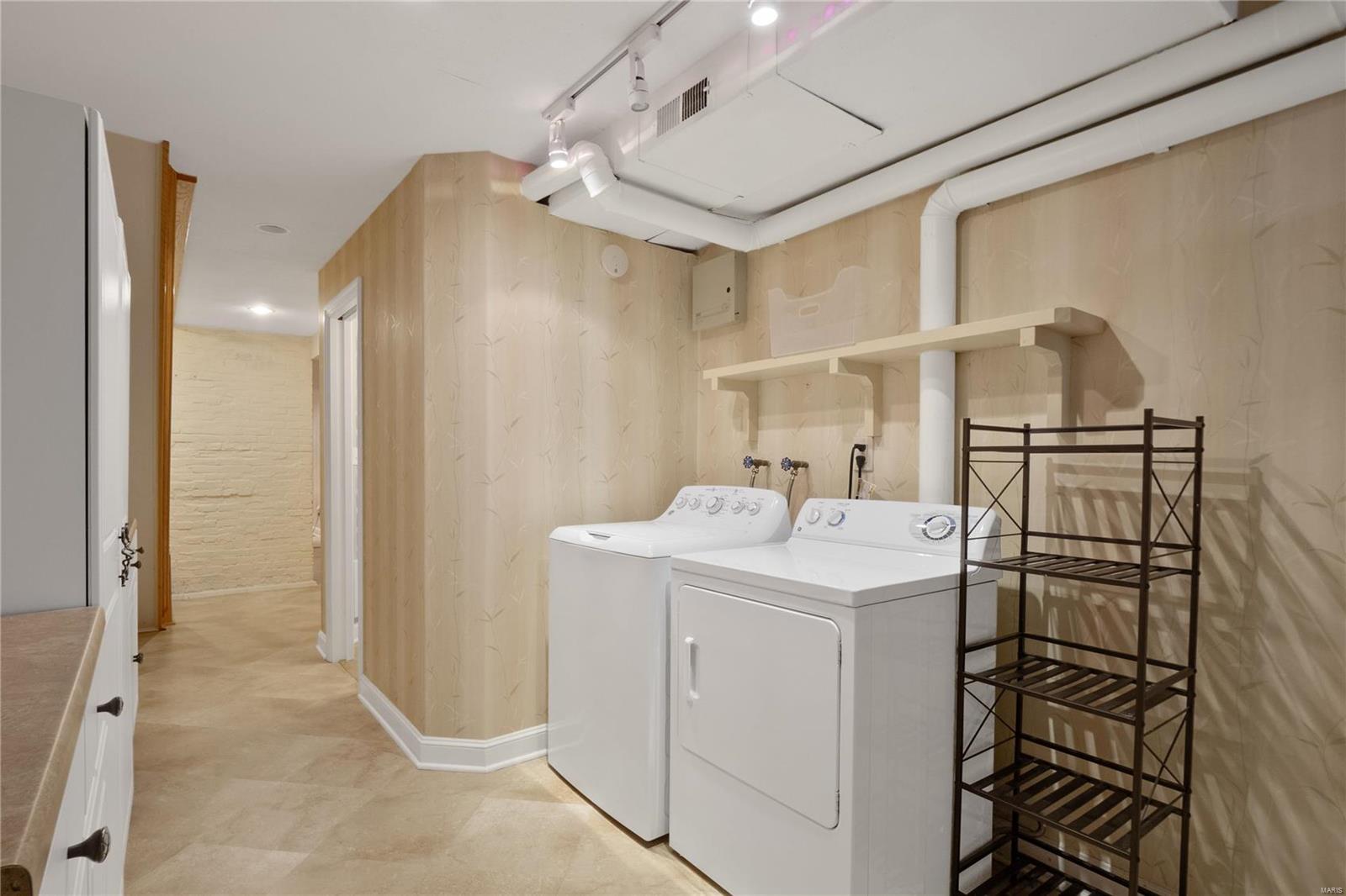 St Louis, Missouri 63104, United States, 2 Bedrooms Bedrooms, ,4 BathroomsBathrooms,Residential,Active,90773