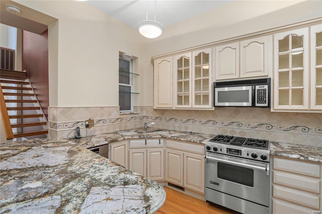 St Louis, Missouri 63104, United States, 2 Bedrooms Bedrooms, ,4 BathroomsBathrooms,Residential,Active,90773