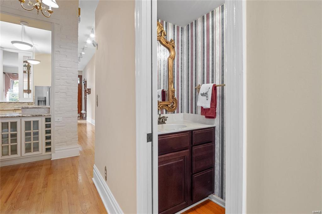 St Louis, Missouri 63104, United States, 2 Bedrooms Bedrooms, ,4 BathroomsBathrooms,Residential,Active,90773