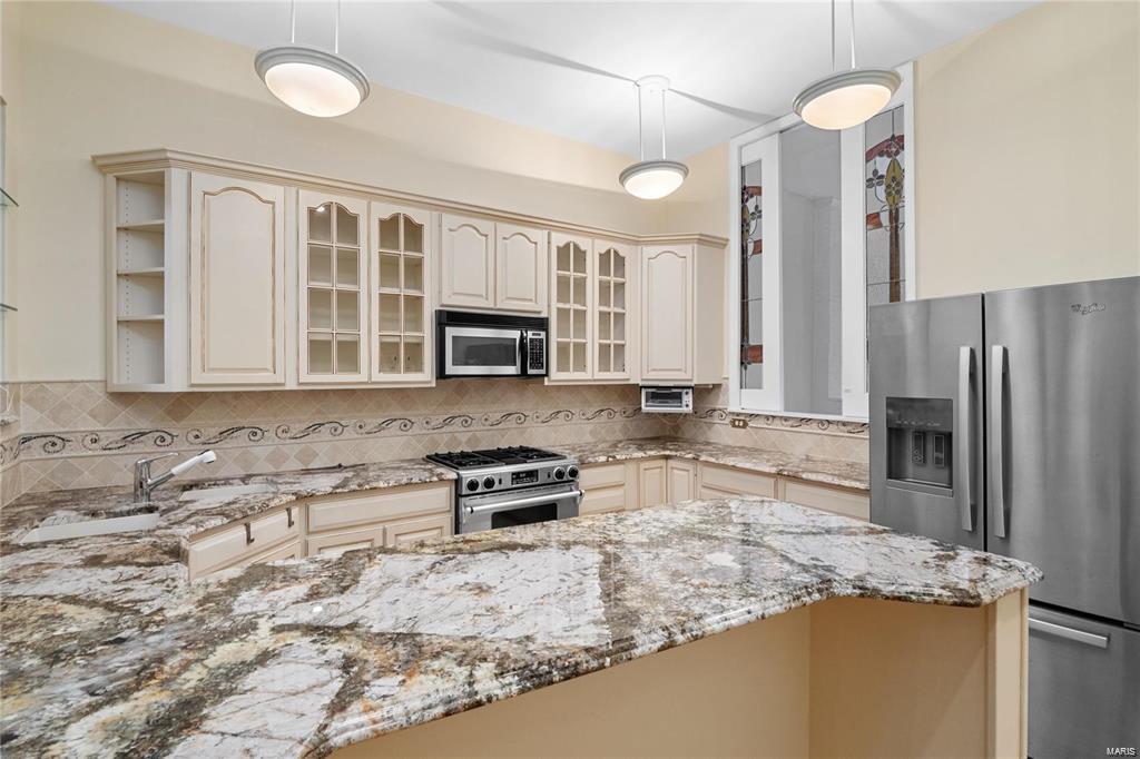 St Louis, Missouri 63104, United States, 2 Bedrooms Bedrooms, ,4 BathroomsBathrooms,Residential,Active,90773