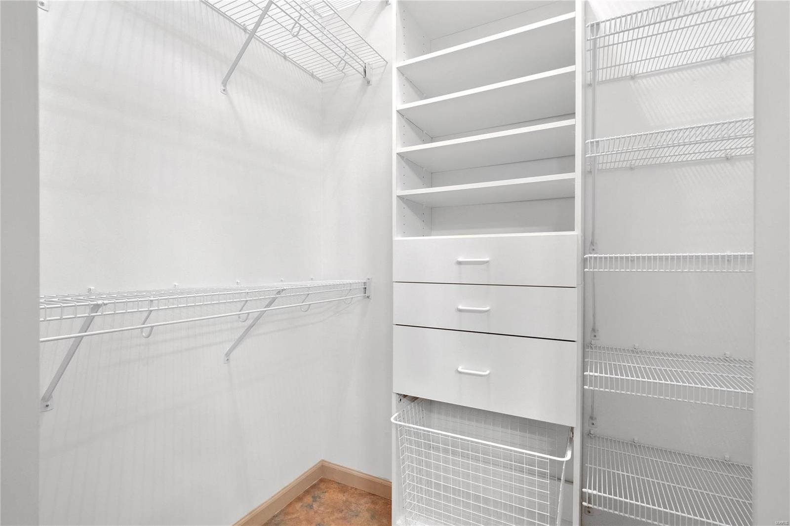 St Louis, Missouri 63104, United States, 2 Bedrooms Bedrooms, ,4 BathroomsBathrooms,Residential,Active,90773