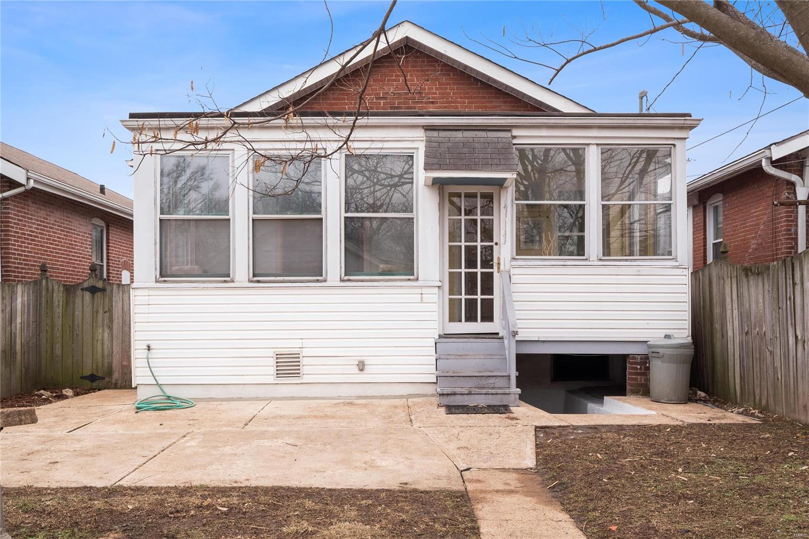 Russell Place - Residential