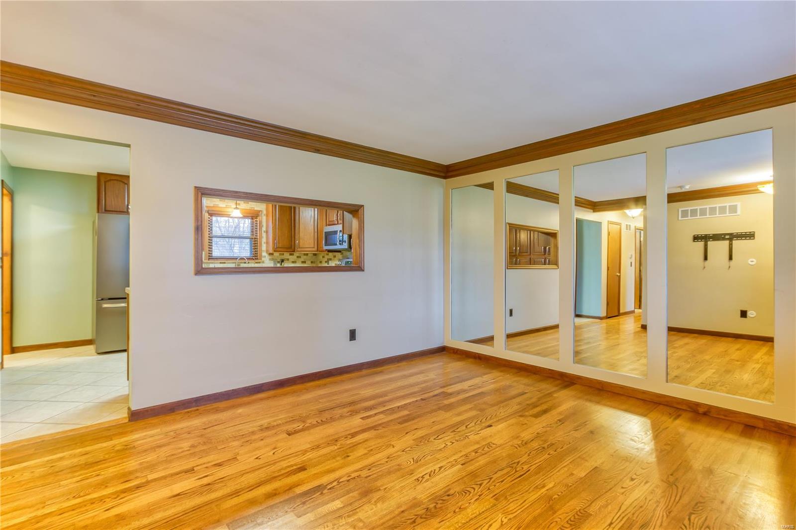 Colonial Manor - Residential