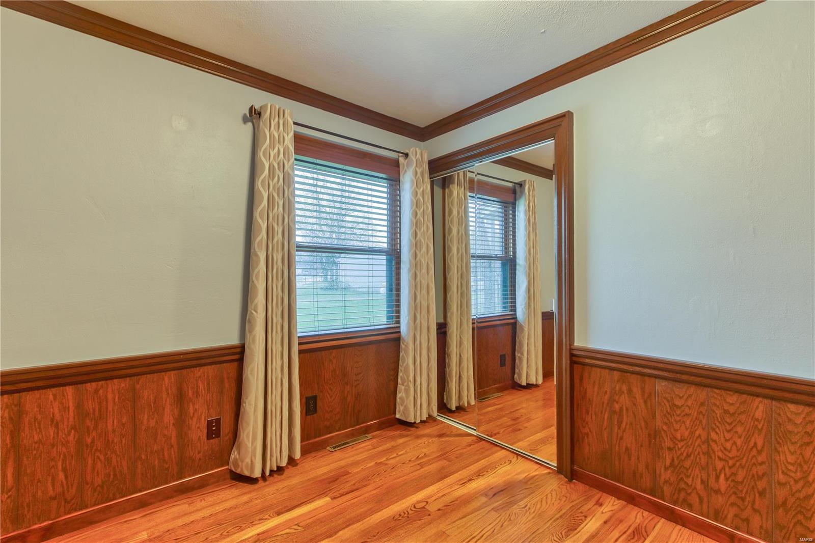 Colonial Manor - Residential
