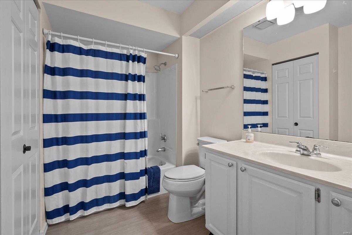 St Louis, Missouri 63119, United States, 2 Bedrooms Bedrooms, ,3 BathroomsBathrooms,Residential,Pending,3970