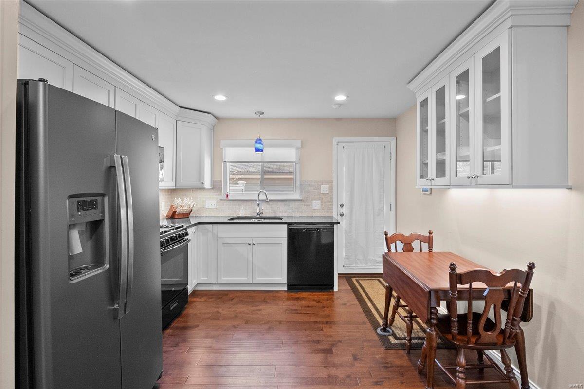 St Louis, Missouri 63119, United States, 2 Bedrooms Bedrooms, ,3 BathroomsBathrooms,Residential,Pending,3970