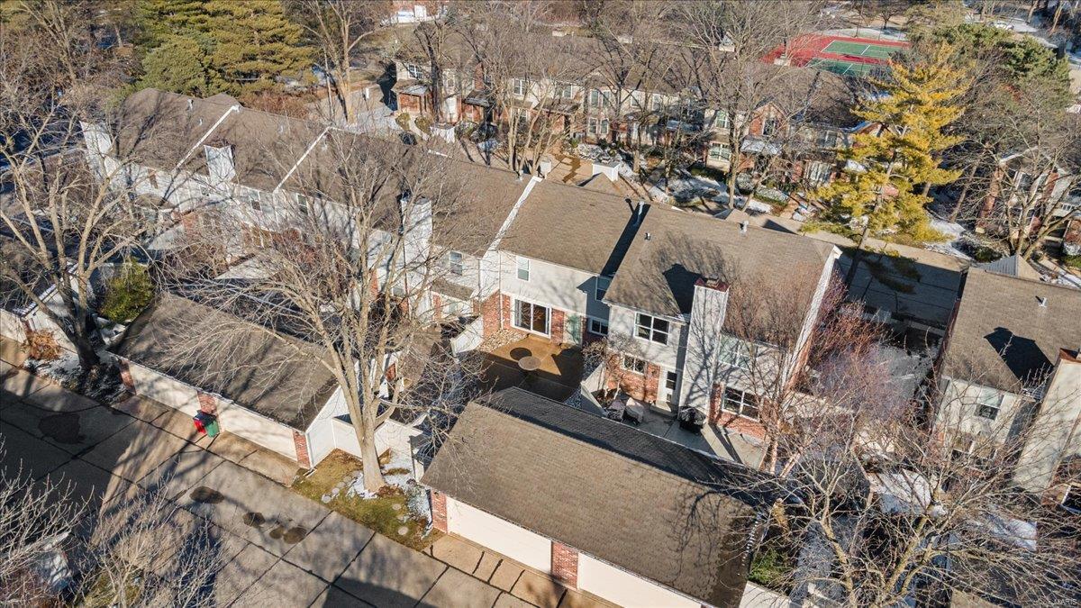 St Louis, Missouri 63119, United States, 2 Bedrooms Bedrooms, ,3 BathroomsBathrooms,Residential,Pending,3970