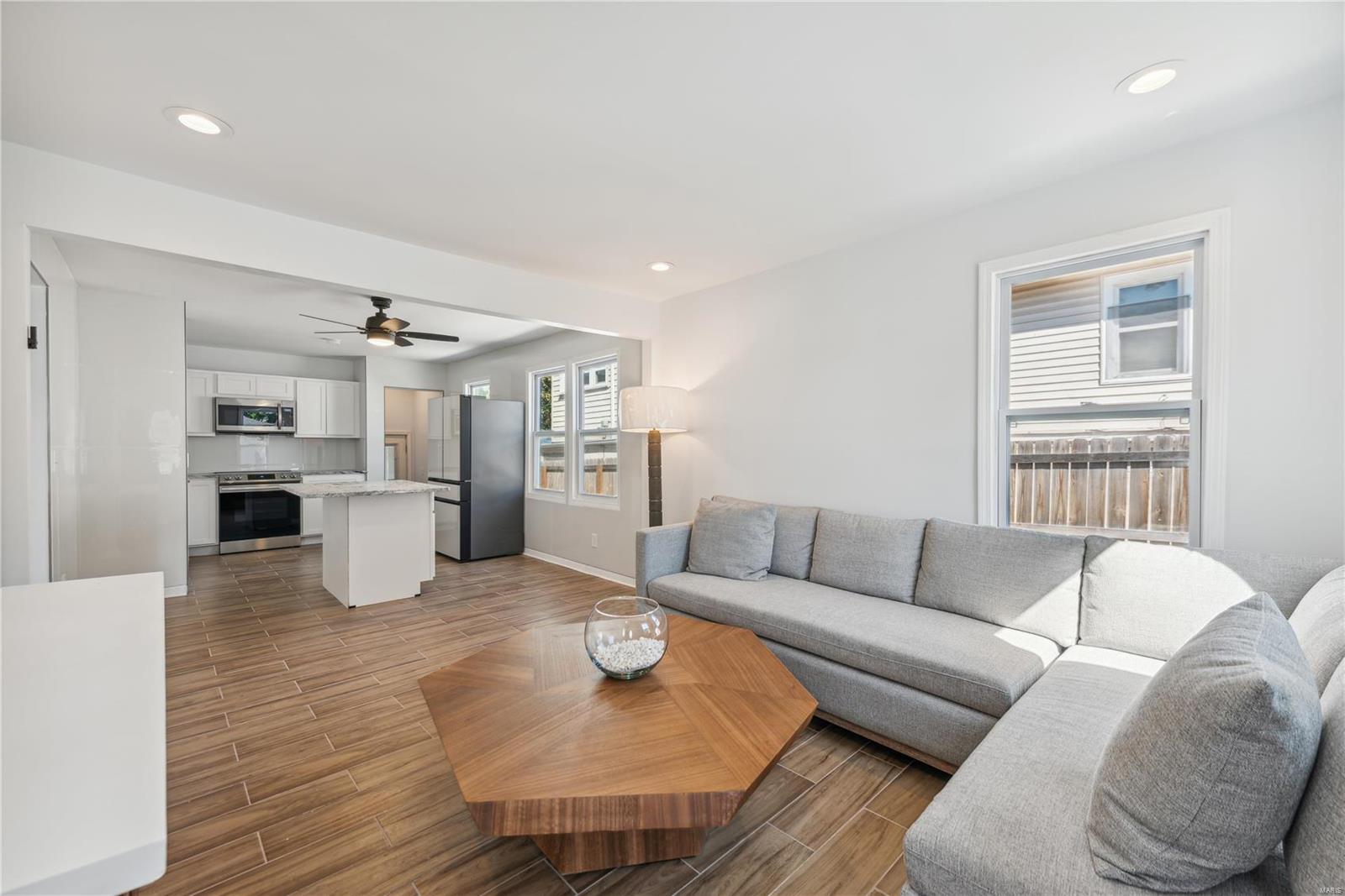 W Walnut Manor - Residential