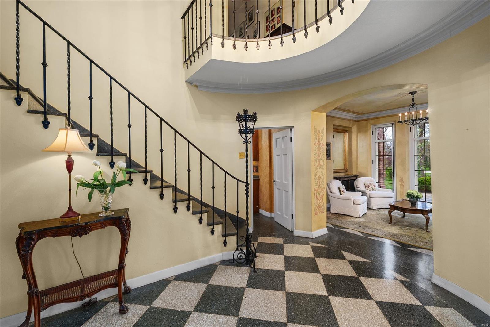 8 Carrswold Drive