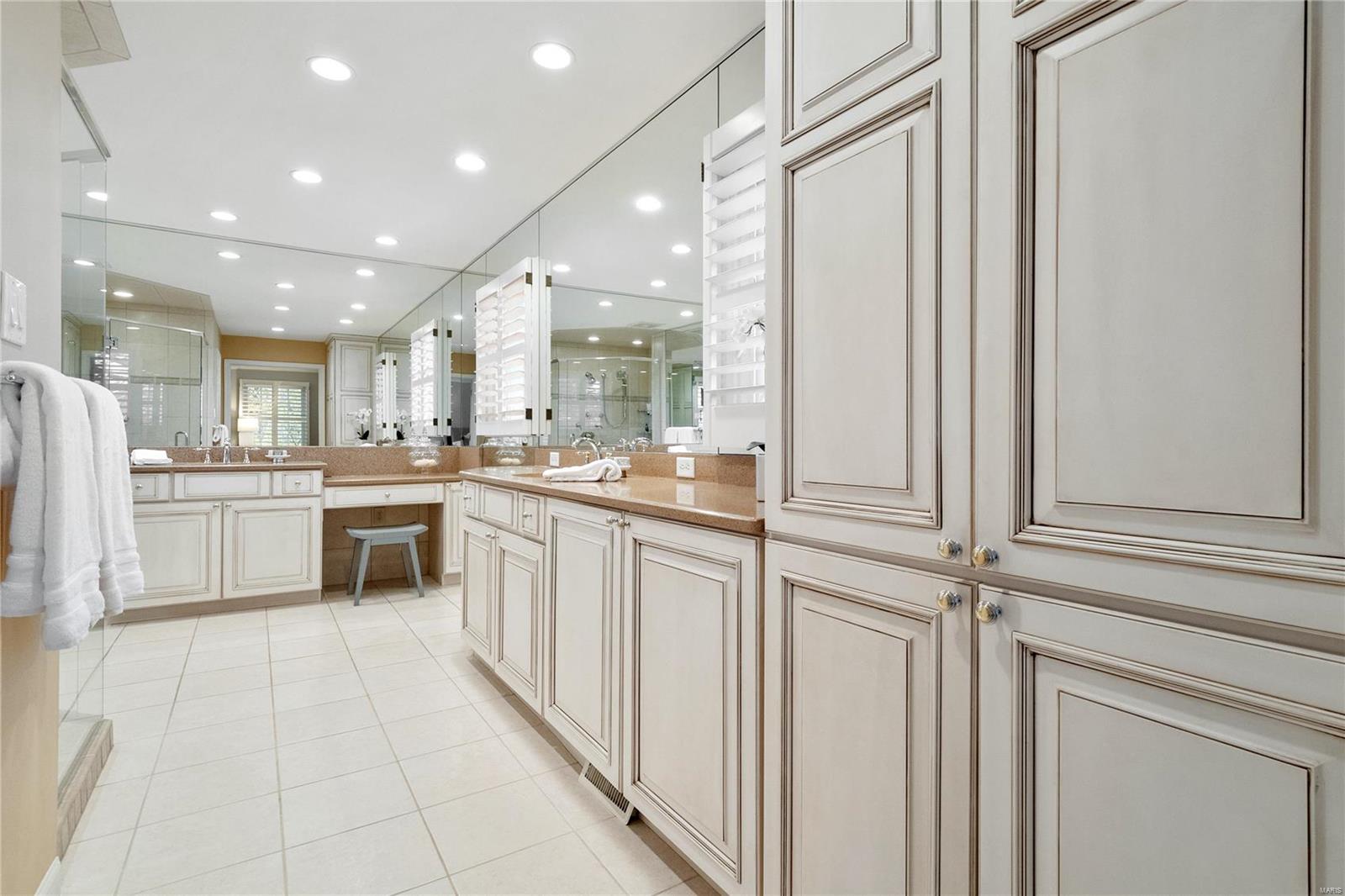 Ladue Downs - Residential