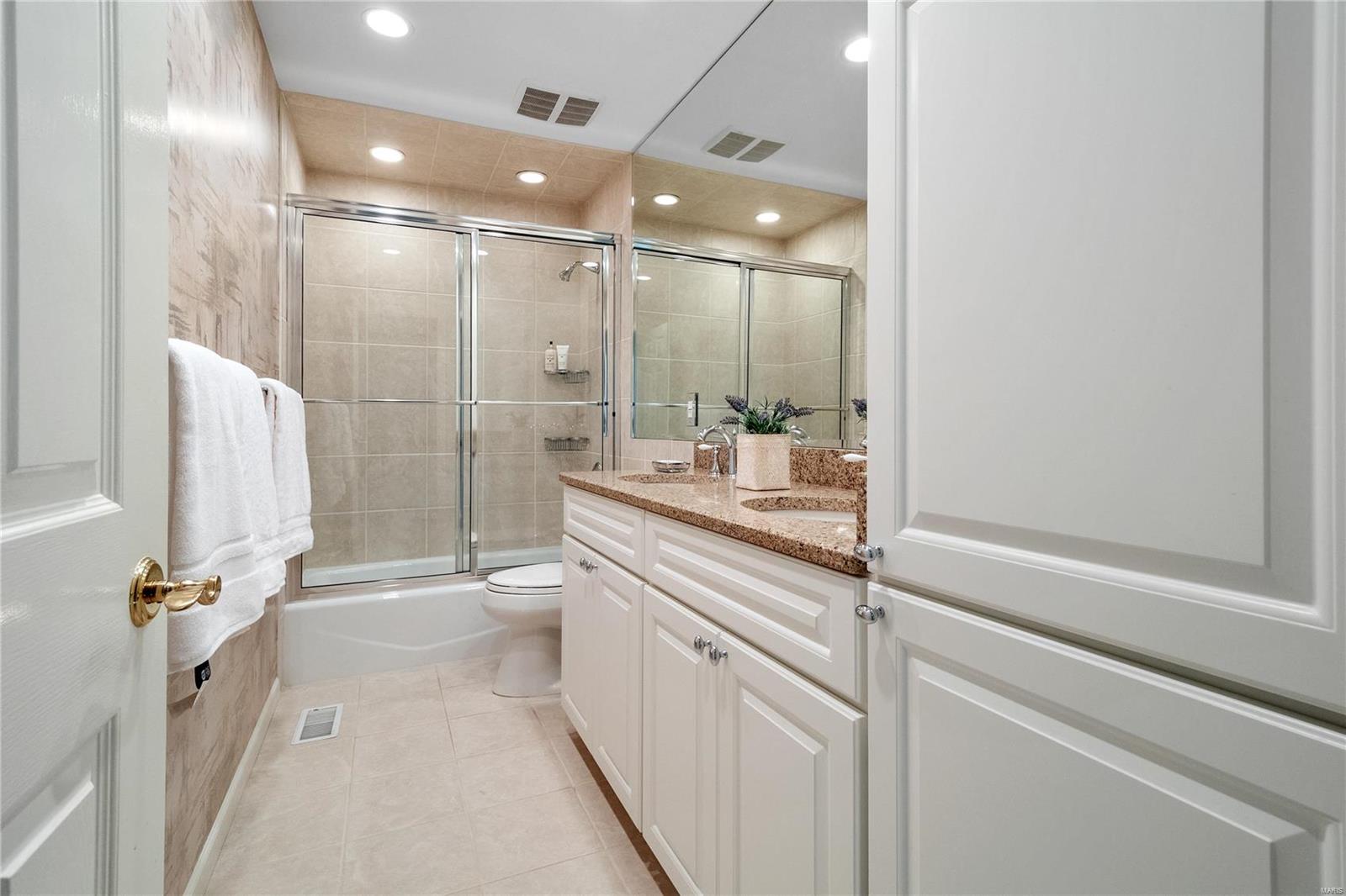 Ladue Downs - Residential