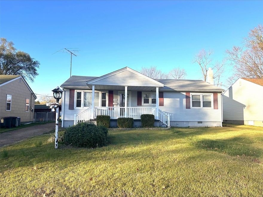 This newly renovated 3-bedroom, 1-bath home is ready for you to move in! With brand new flooring and fresh paint throughout, it's a true turn-key property. Enjoy the convenience of a fenced-in backyard, a covered porch, and a covered patio—perfect for outdoor relaxation. Located within walking distance to parks and ball fields, and just minutes from downtown, this home offers both comfort and great location. Don’t miss out—come see it today!
-Home warranty included! Additional Rooms: Mud Room
