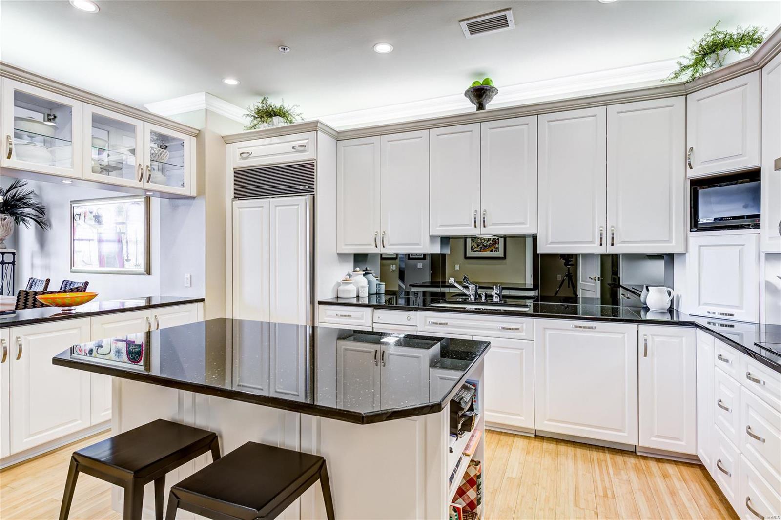 Residence At 800 S Hanley A Condo - Residential