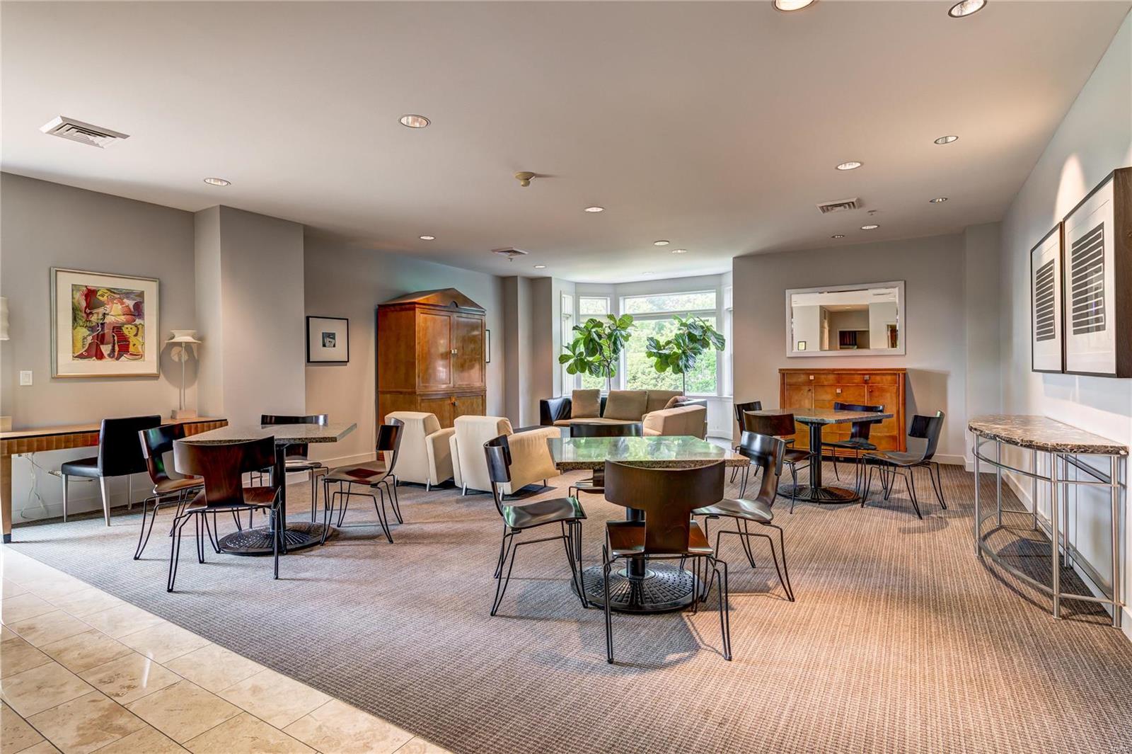 Residence At 800 S Hanley A Condo - Residential