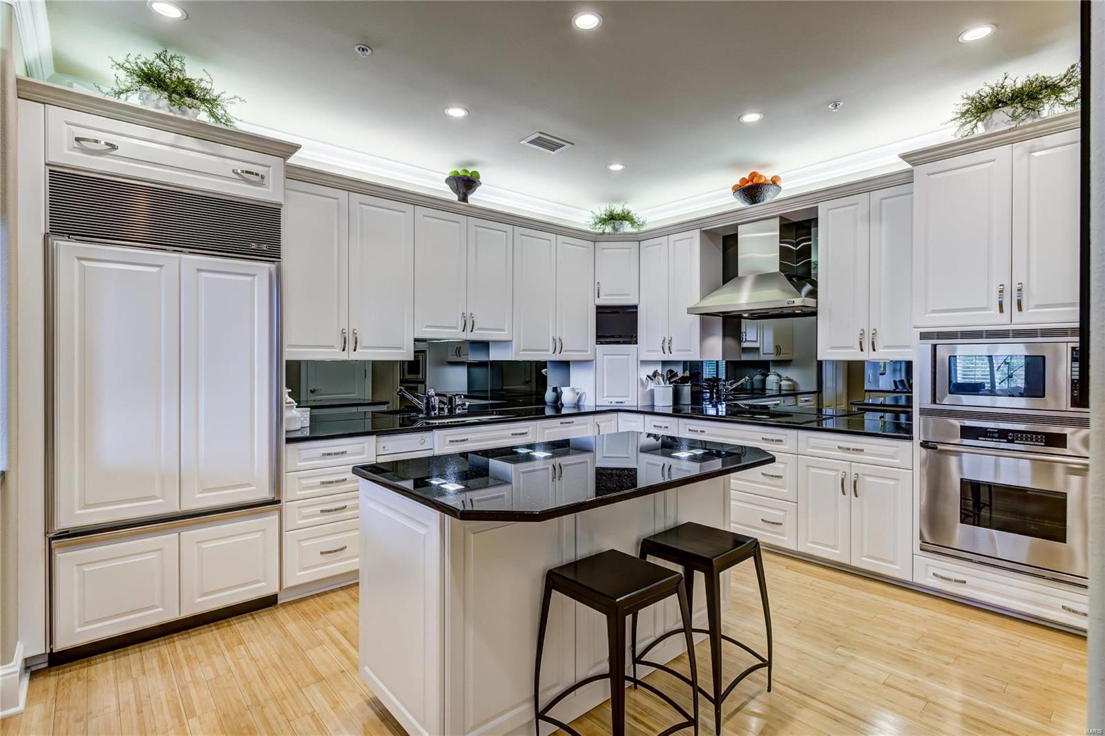 Residence At 800 S Hanley A Condo - Residential