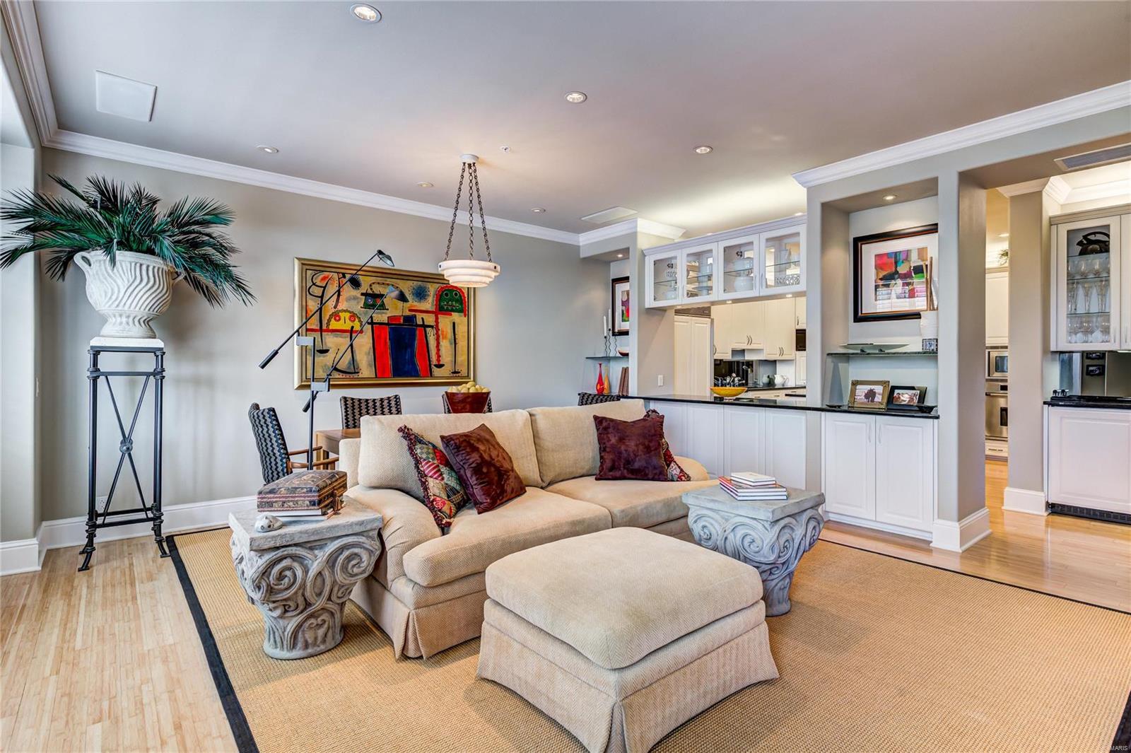 Residence At 800 S Hanley A Condo - Residential