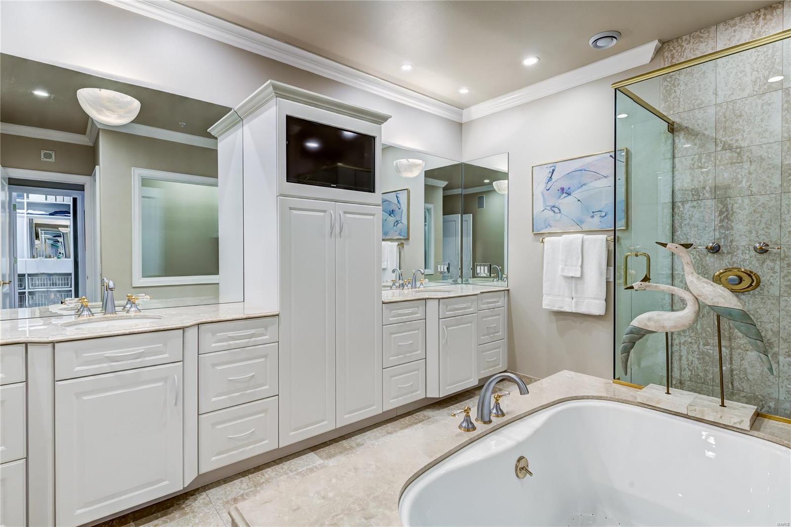 Residence At 800 S Hanley A Condo - Residential