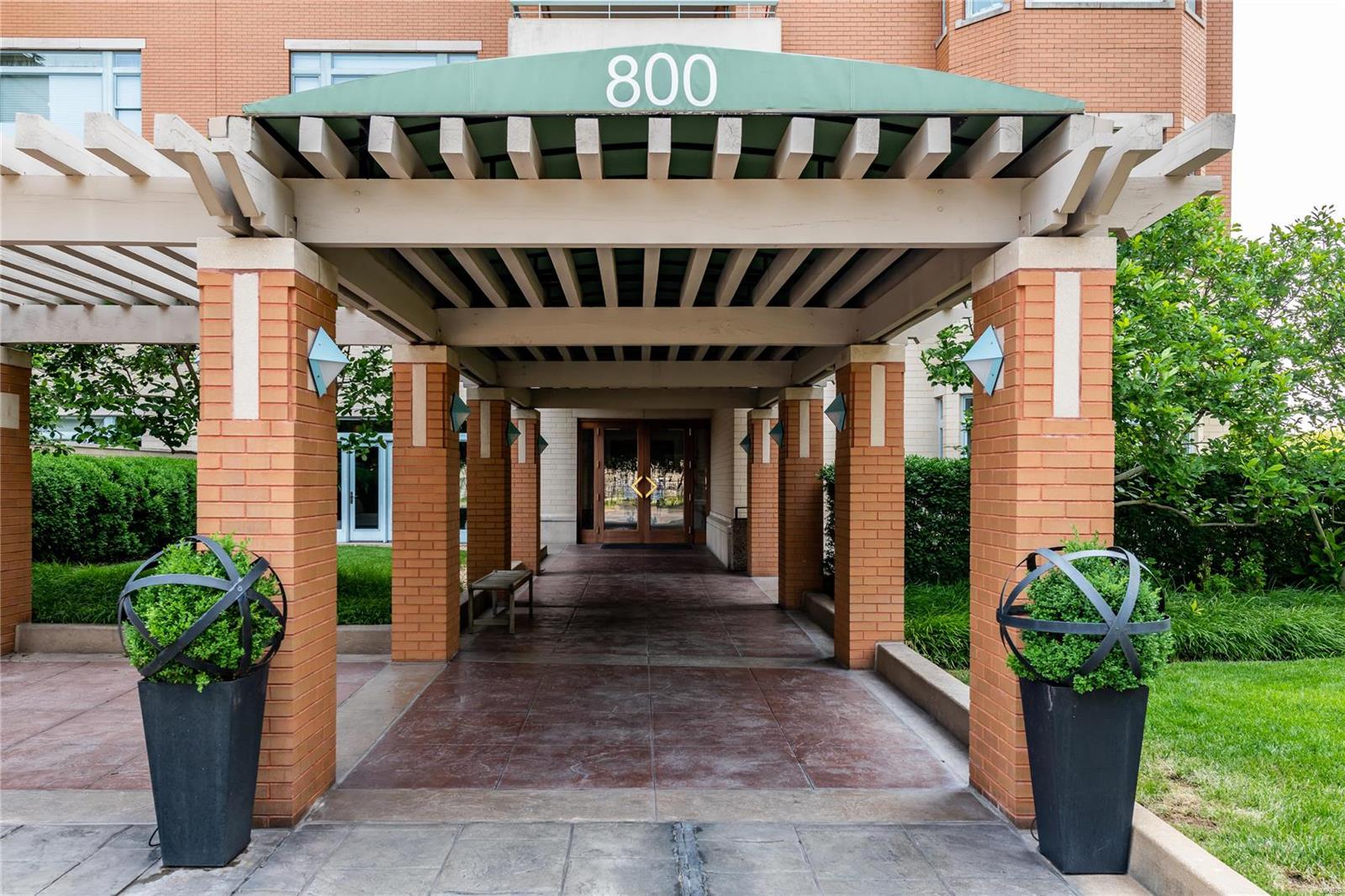 Residence At 800 S Hanley A Condo - Residential