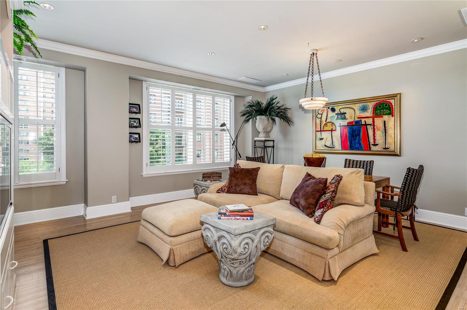 Residence At 800 S Hanley A Condo - Residential