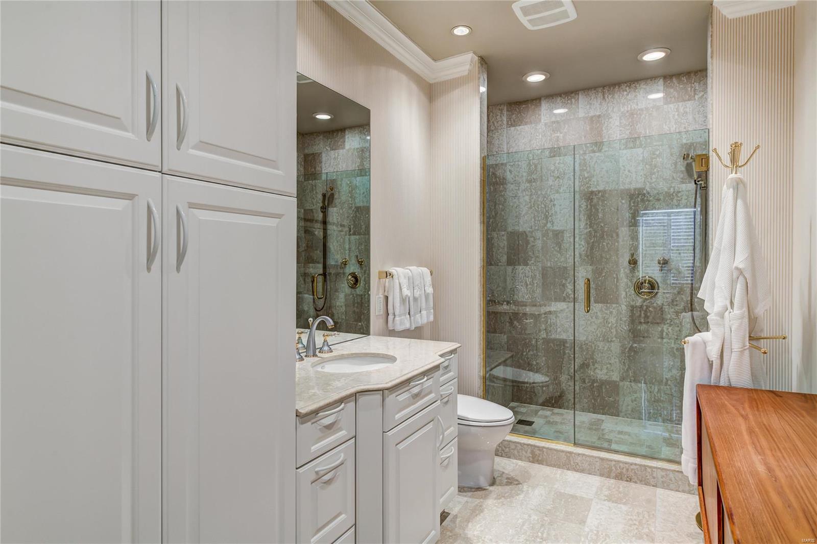 Residence At 800 S Hanley A Condo - Residential