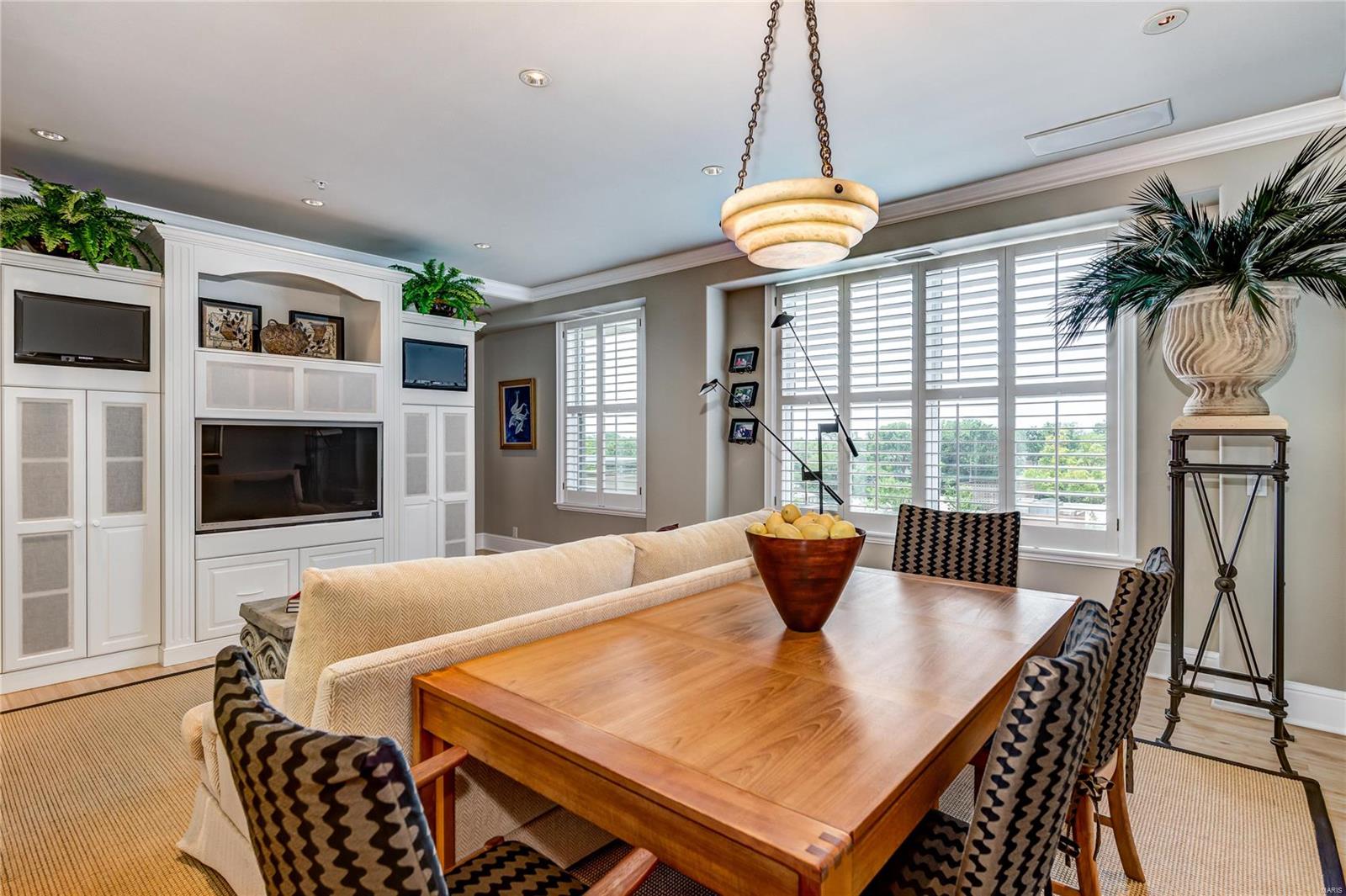 Residence At 800 S Hanley A Condo - Residential