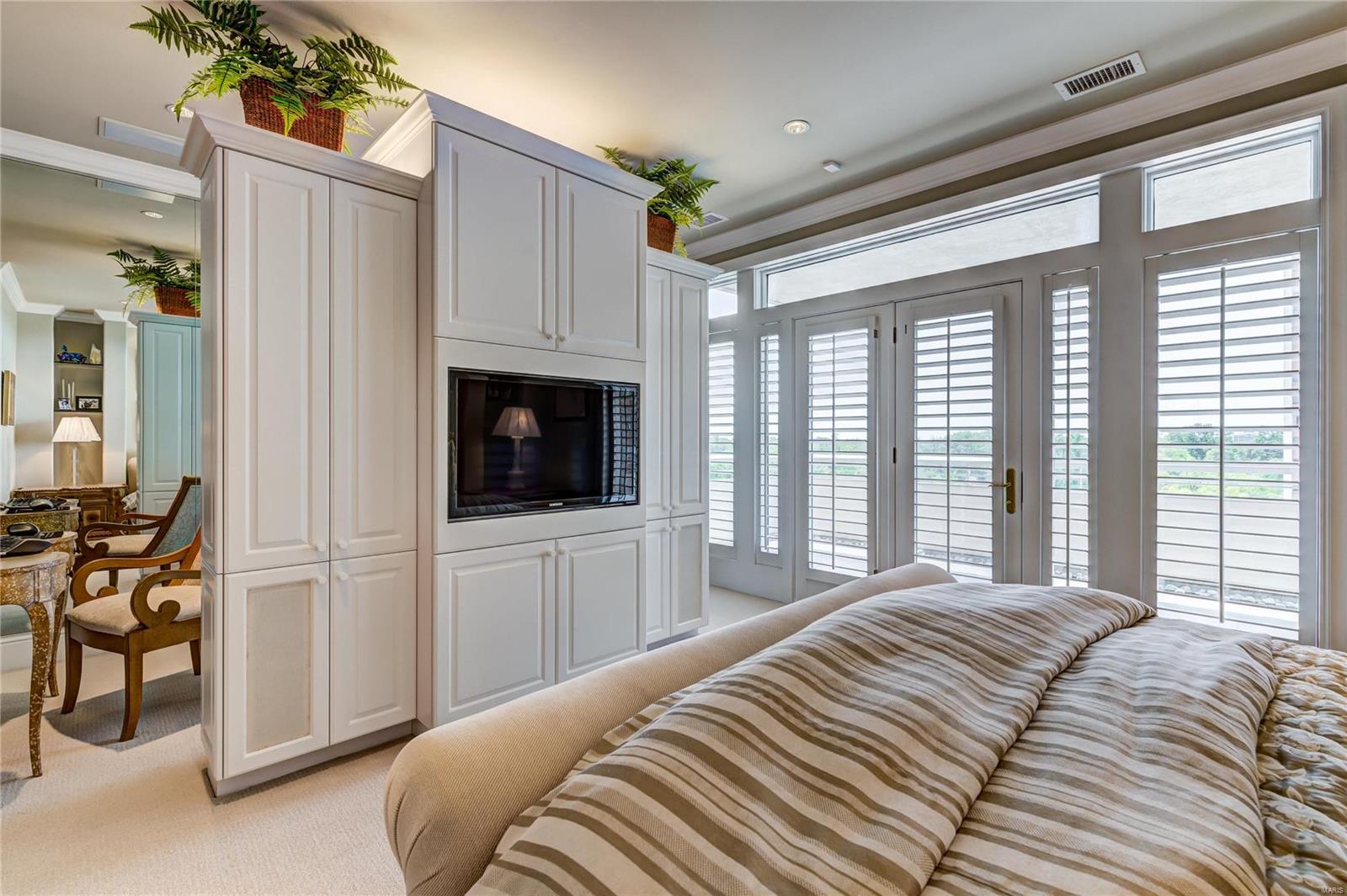 Residence At 800 S Hanley A Condo - Residential