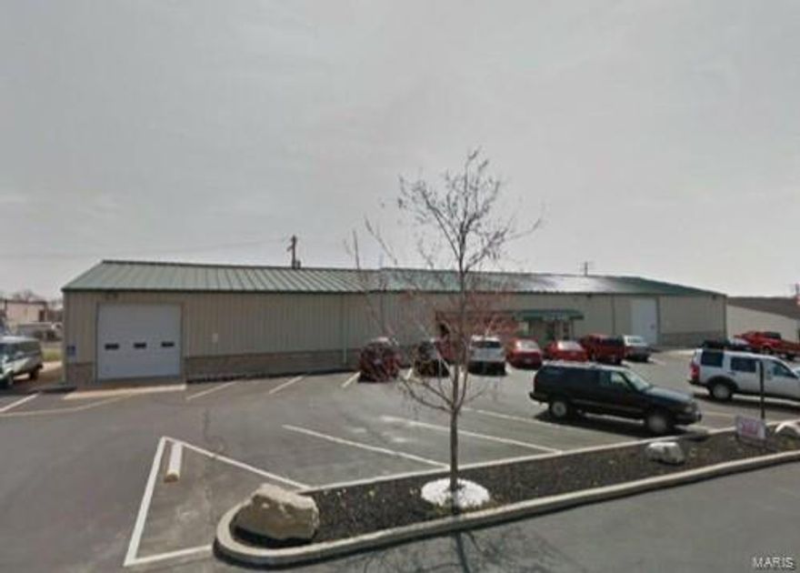 Approx. 1,260 sq ft Office space with 2 restrooms. 1 dock high and i drive-in door.  Located in a multi purpose commercial area with high traffic and easy highway access. Total building sf is 10,200.  5,100 sf is occupied. Location: Other