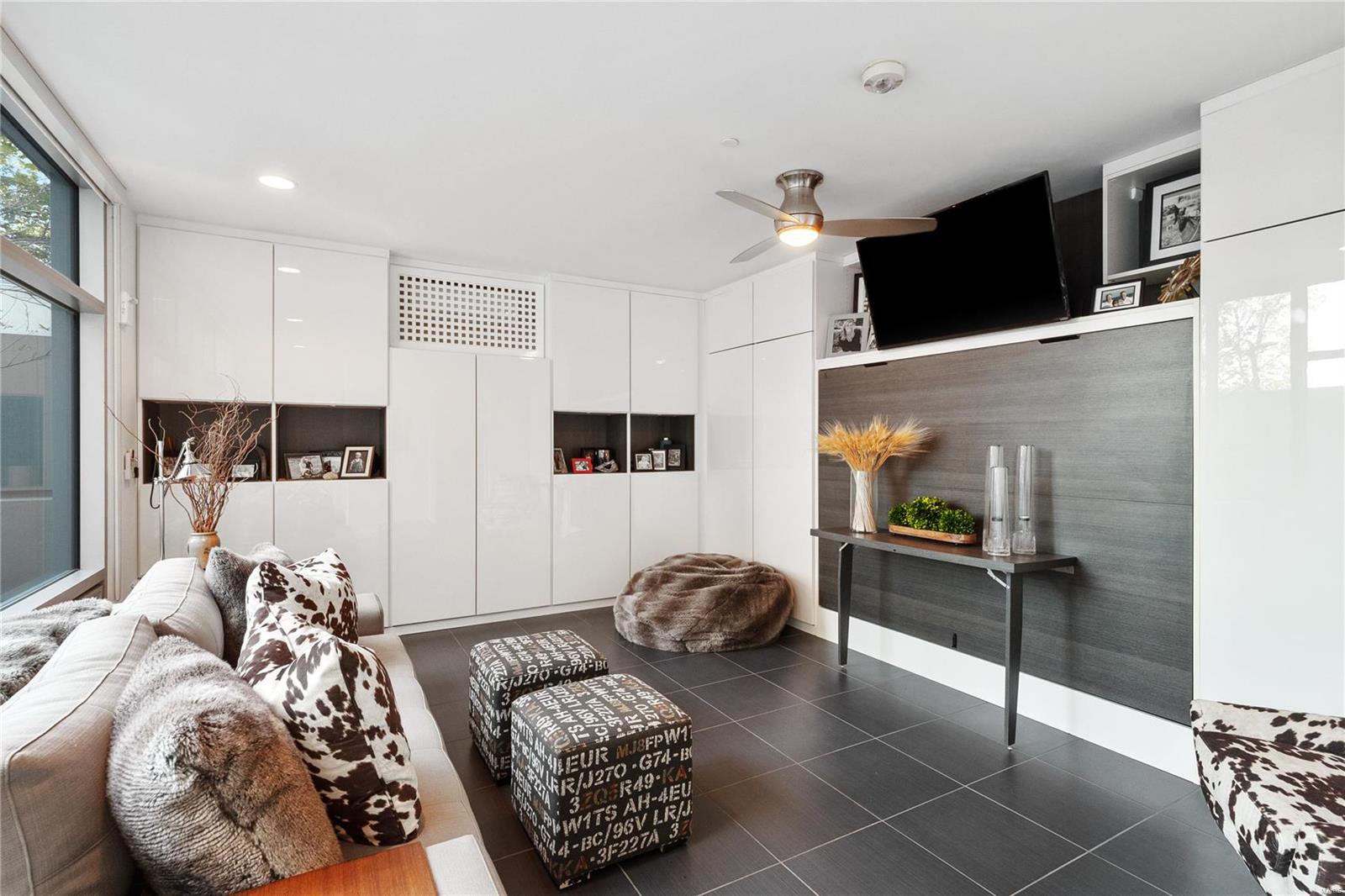 4545 Lindell Blvd - Residential