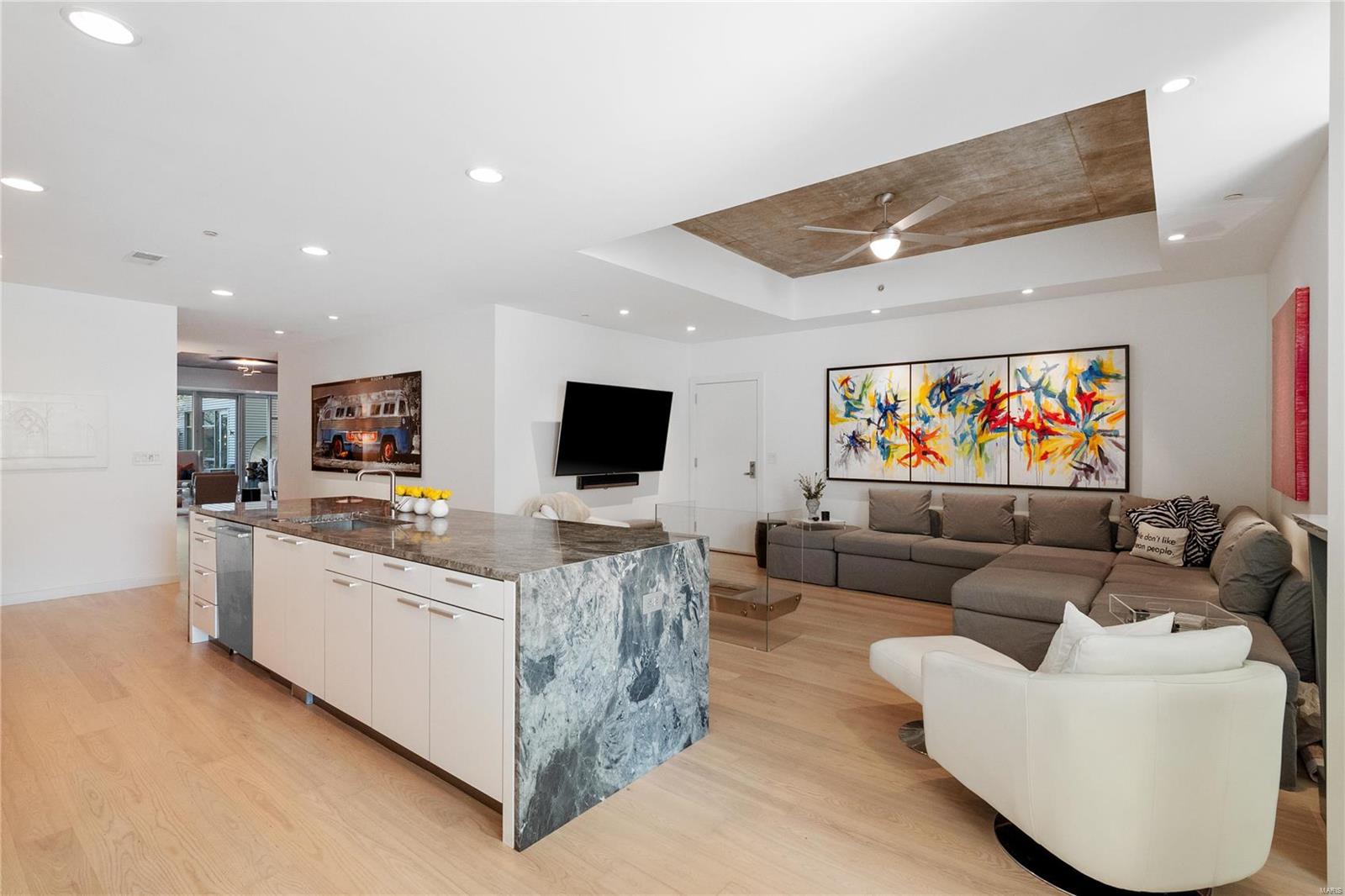 4545 Lindell Blvd - Residential