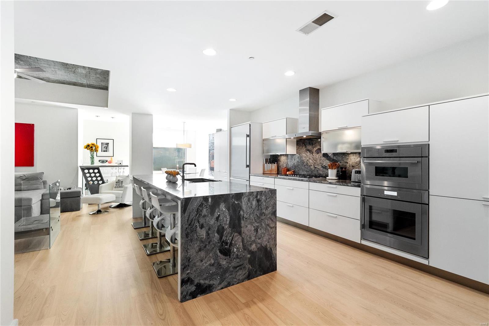 4545 Lindell Blvd - Residential