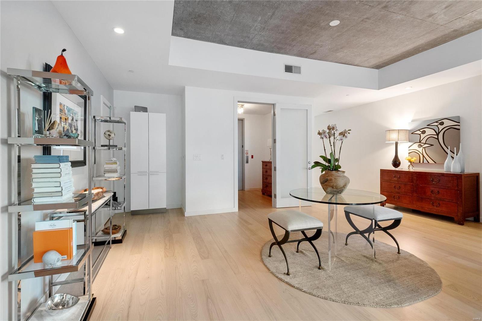 4545 Lindell Blvd - Residential