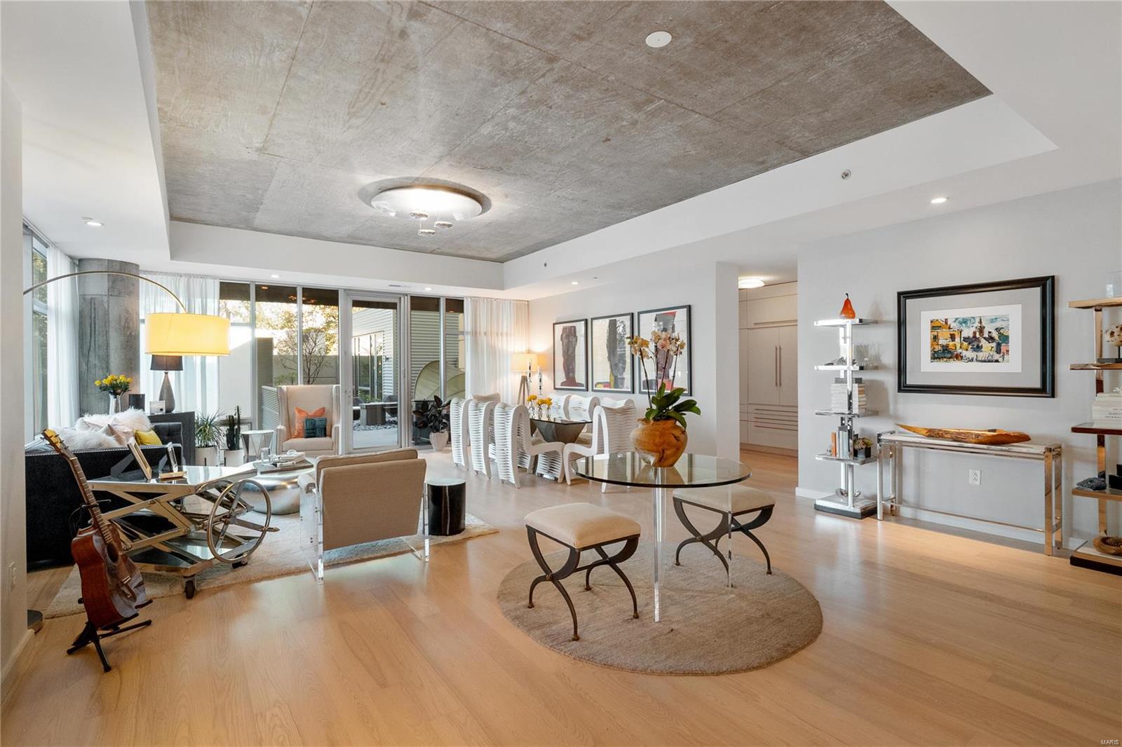 4545 Lindell Blvd - Residential