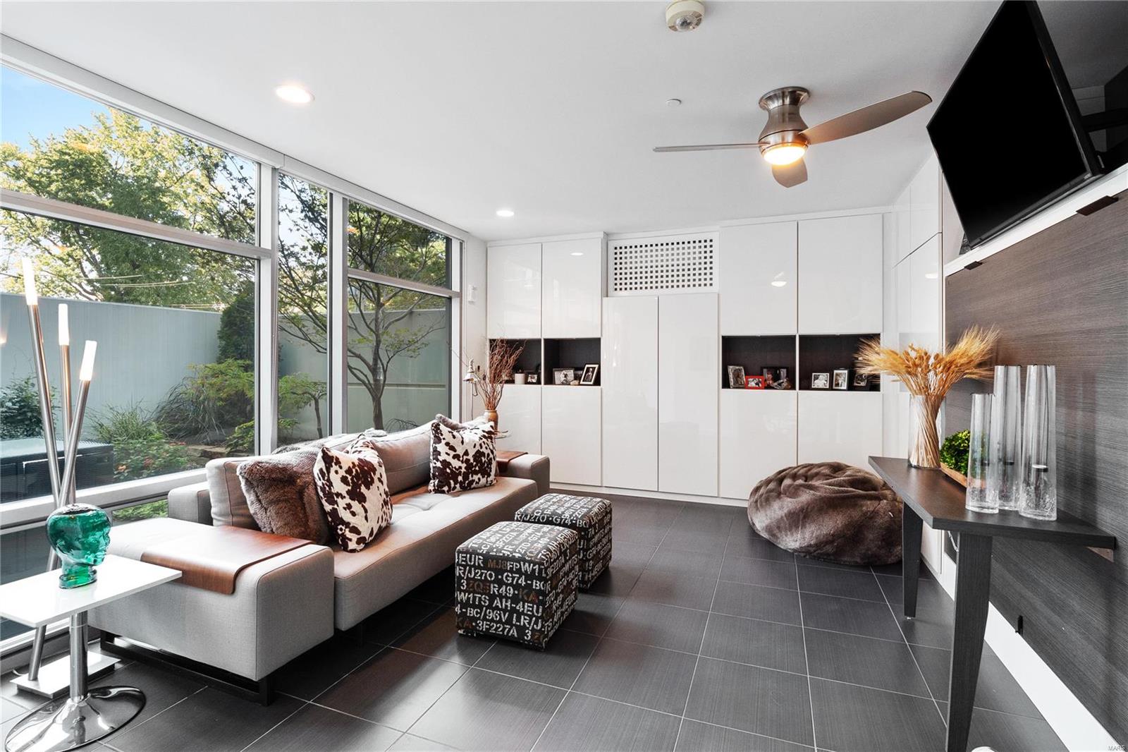 4545 Lindell Blvd - Residential