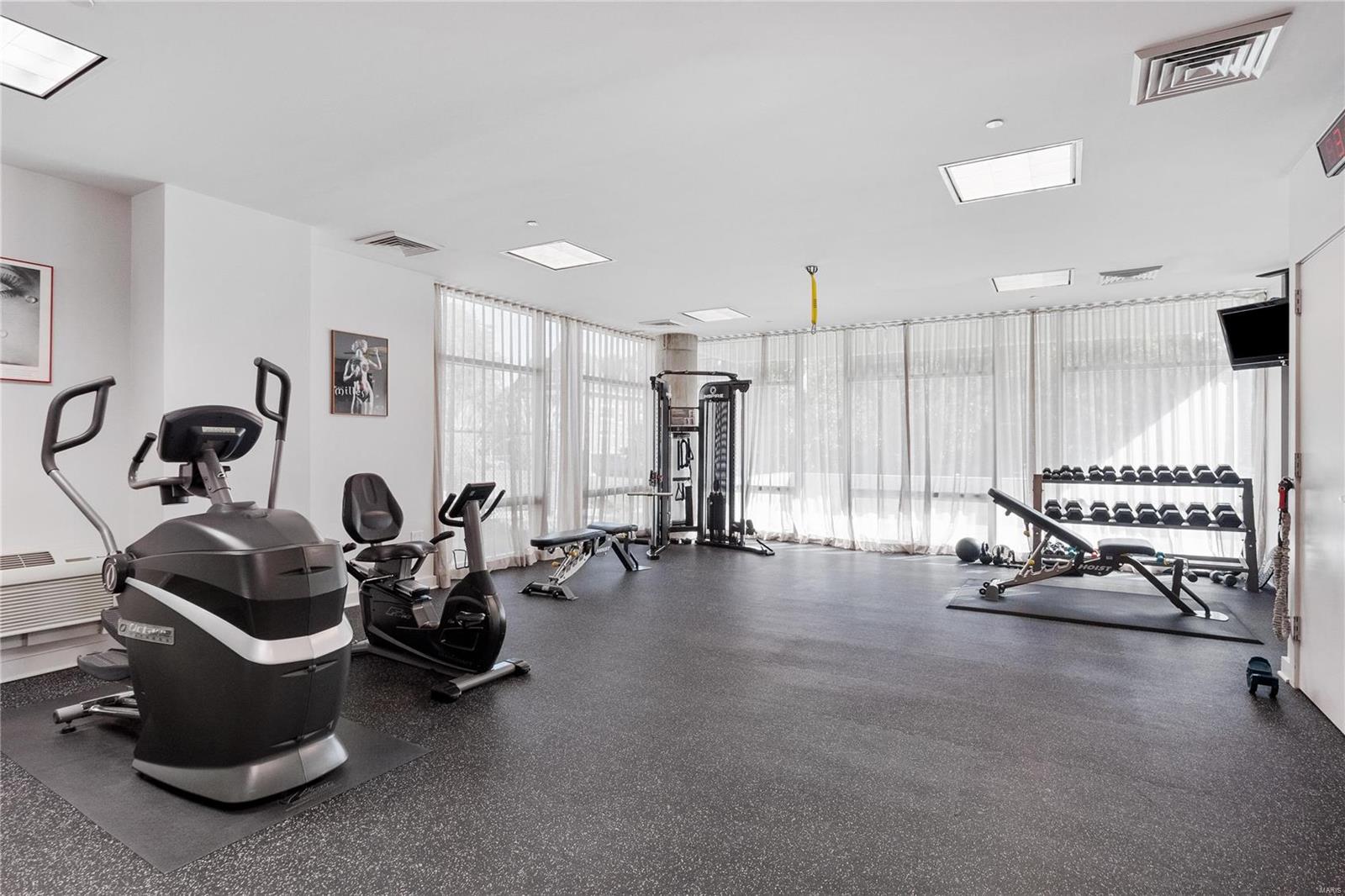 4545 Lindell Blvd - Residential