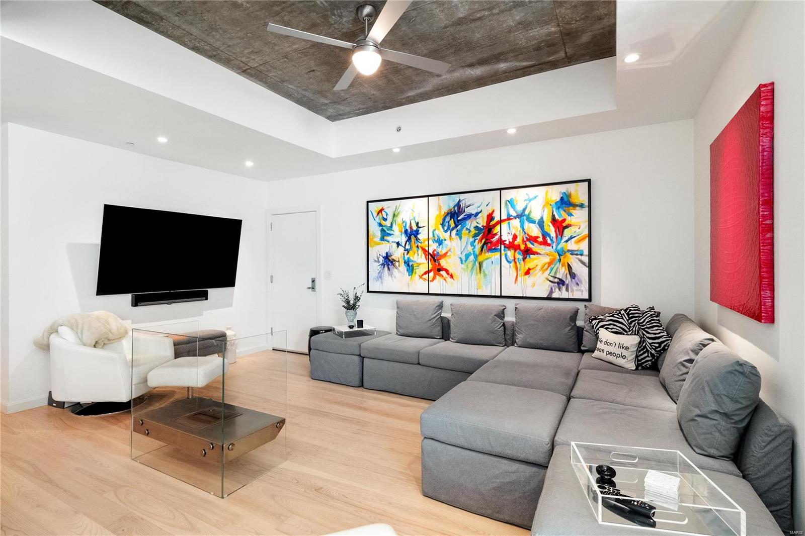 4545 Lindell Blvd - Residential