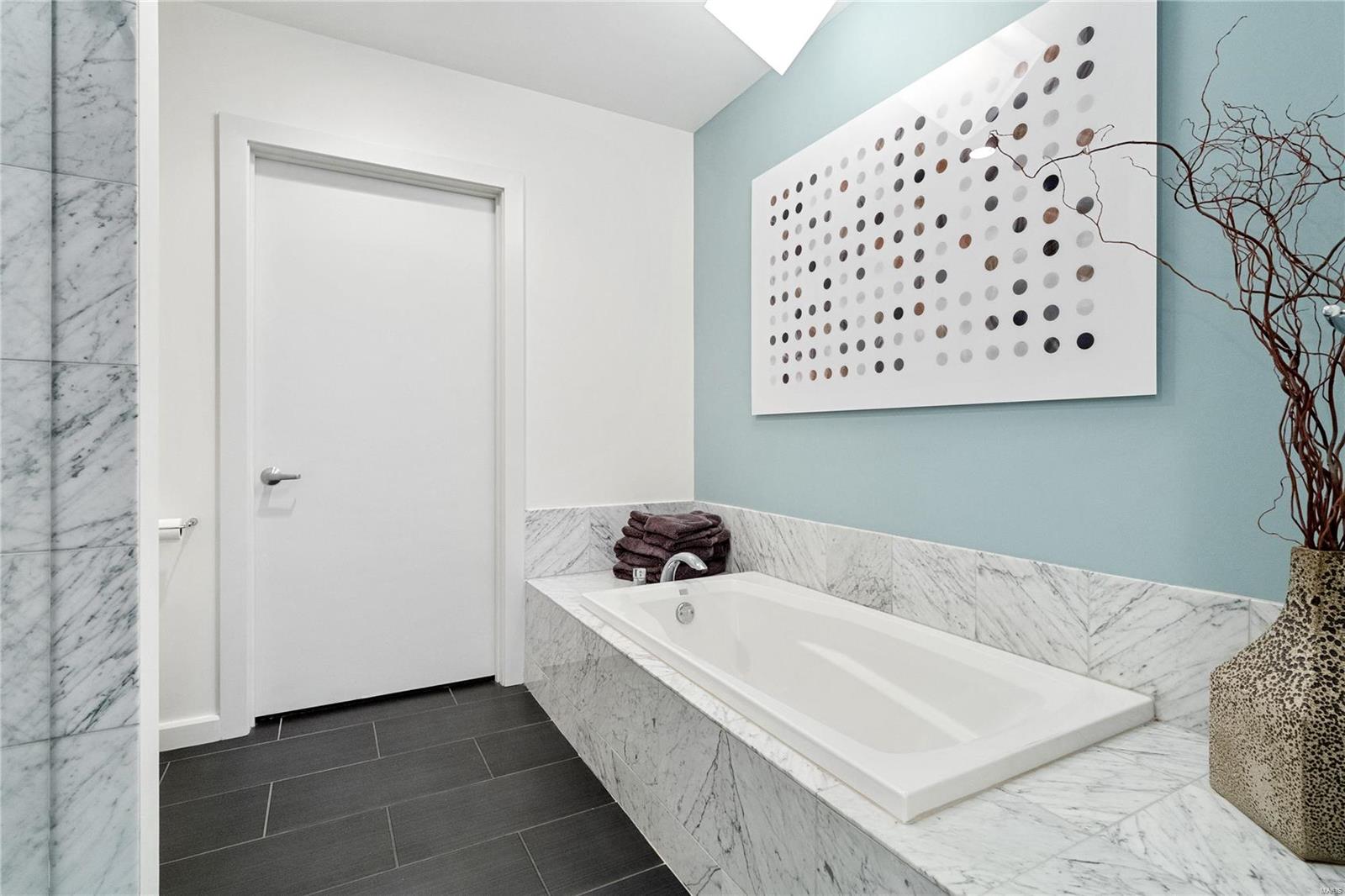 4545 Lindell Blvd - Residential