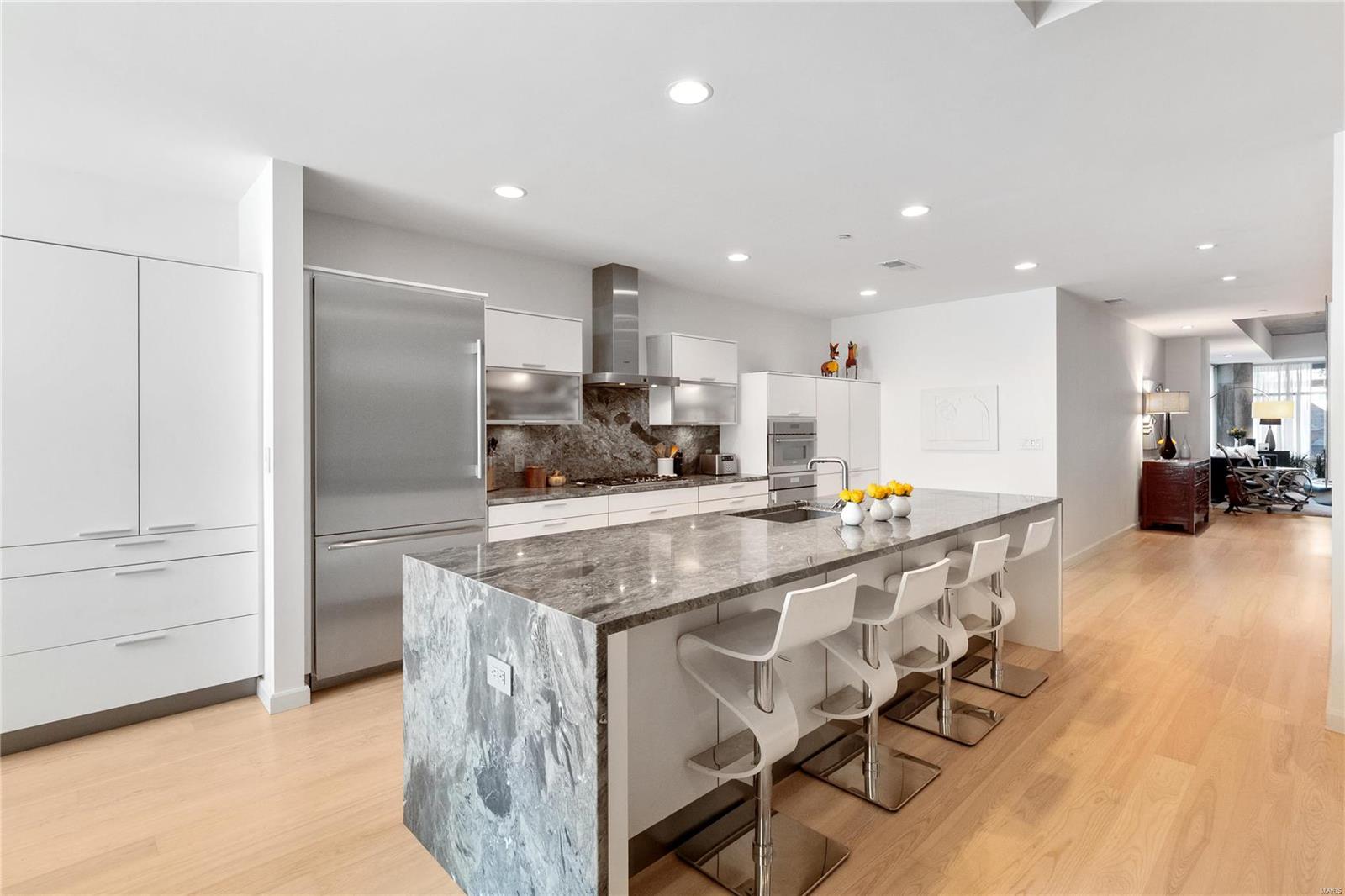 4545 Lindell Blvd - Residential