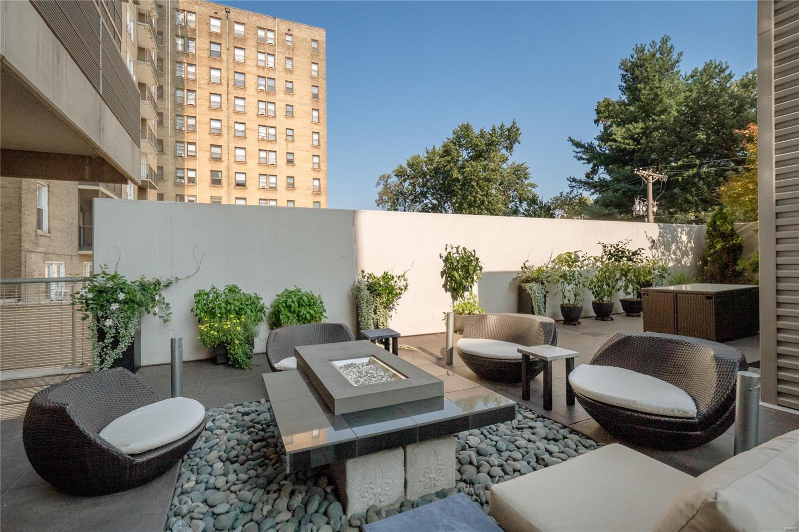 4545 Lindell Blvd - Residential