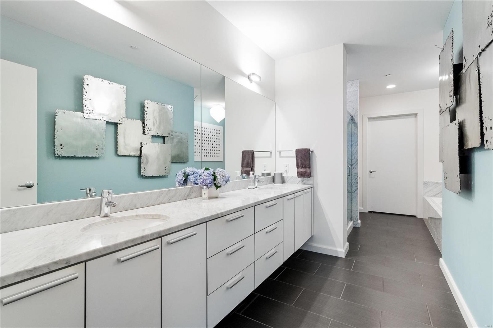 4545 Lindell Blvd - Residential