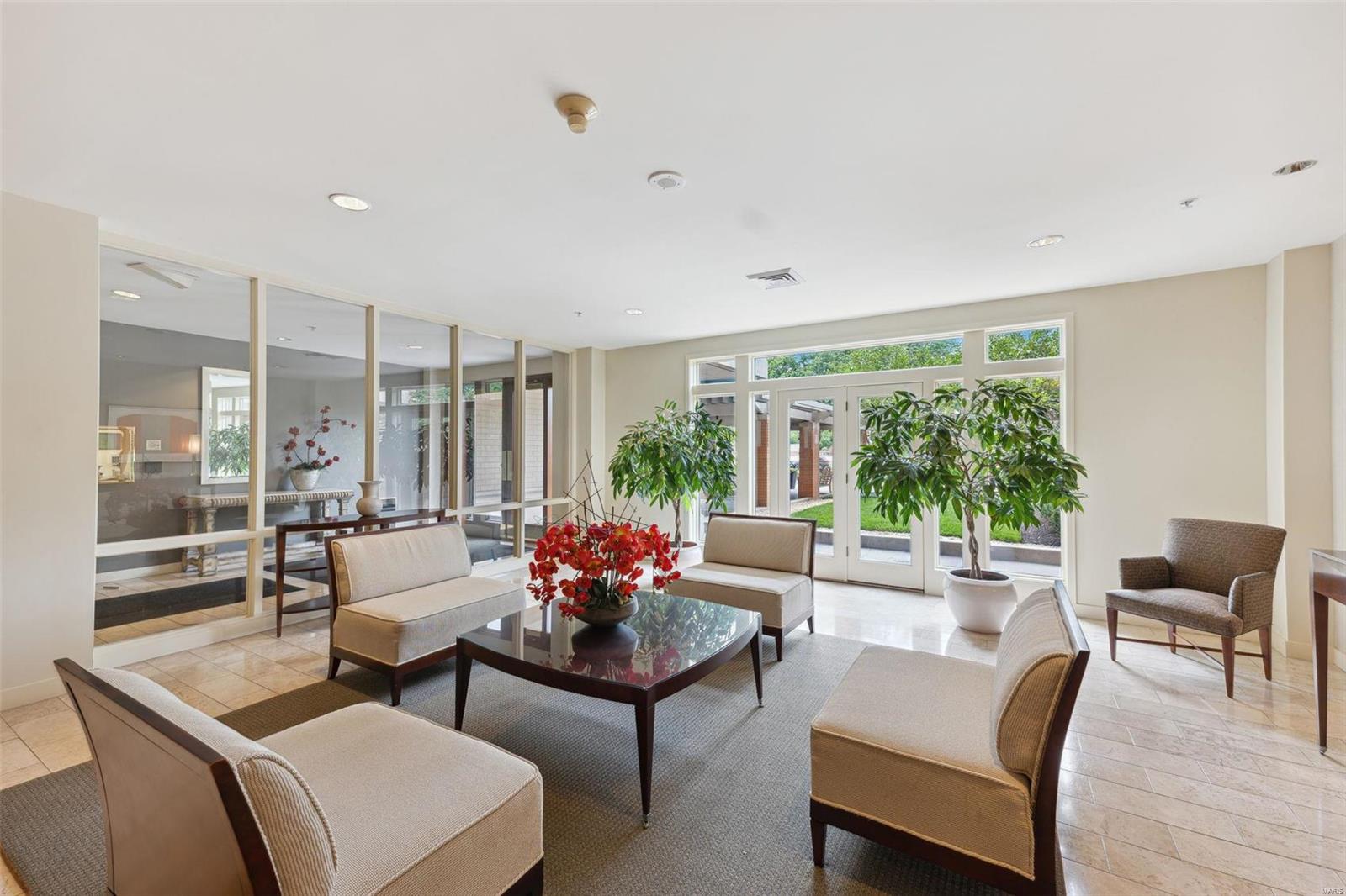 Residence At 800 S Hanley A Condo - Residential