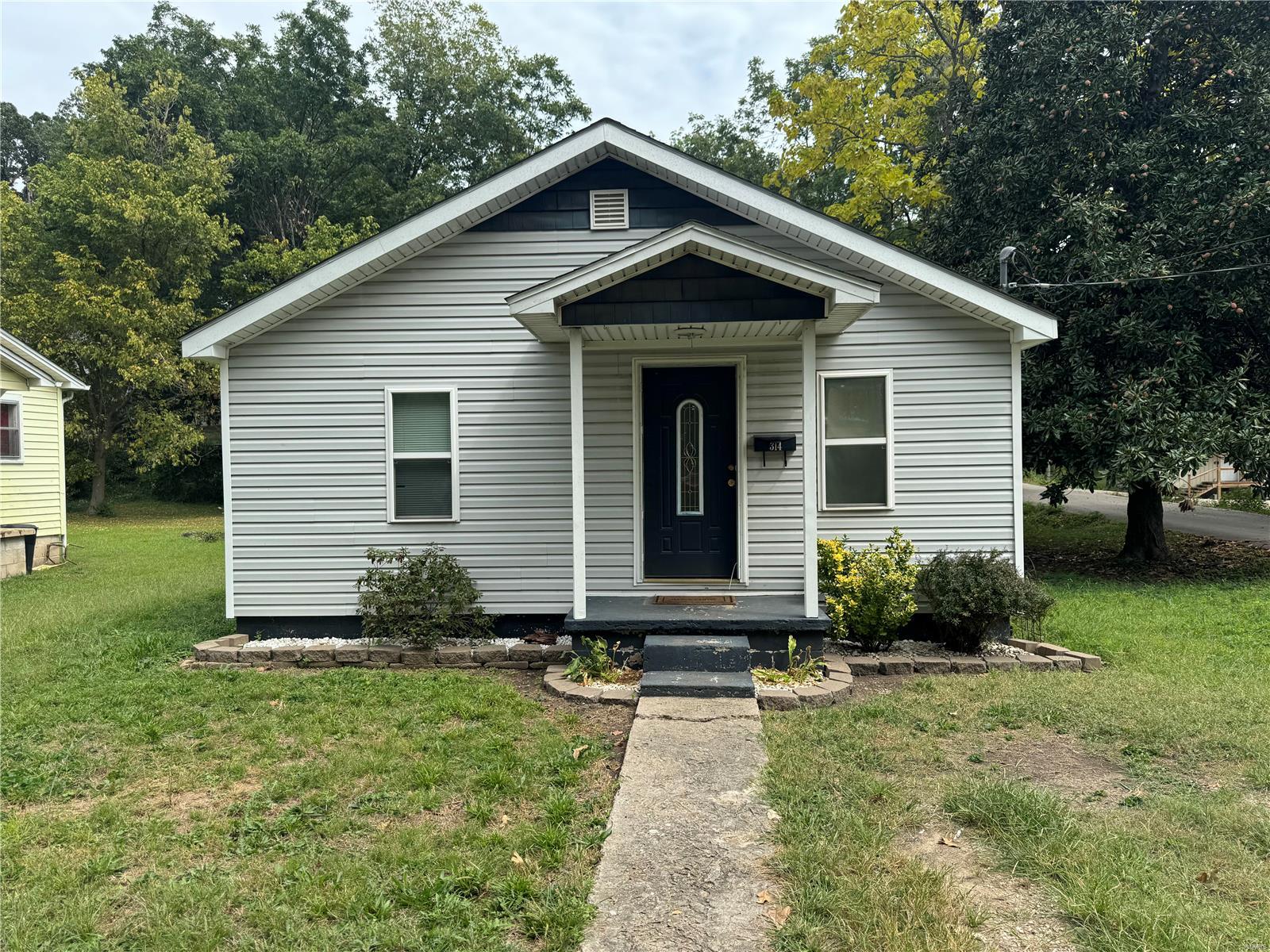 View Poplar Bluff, MO 63901 house