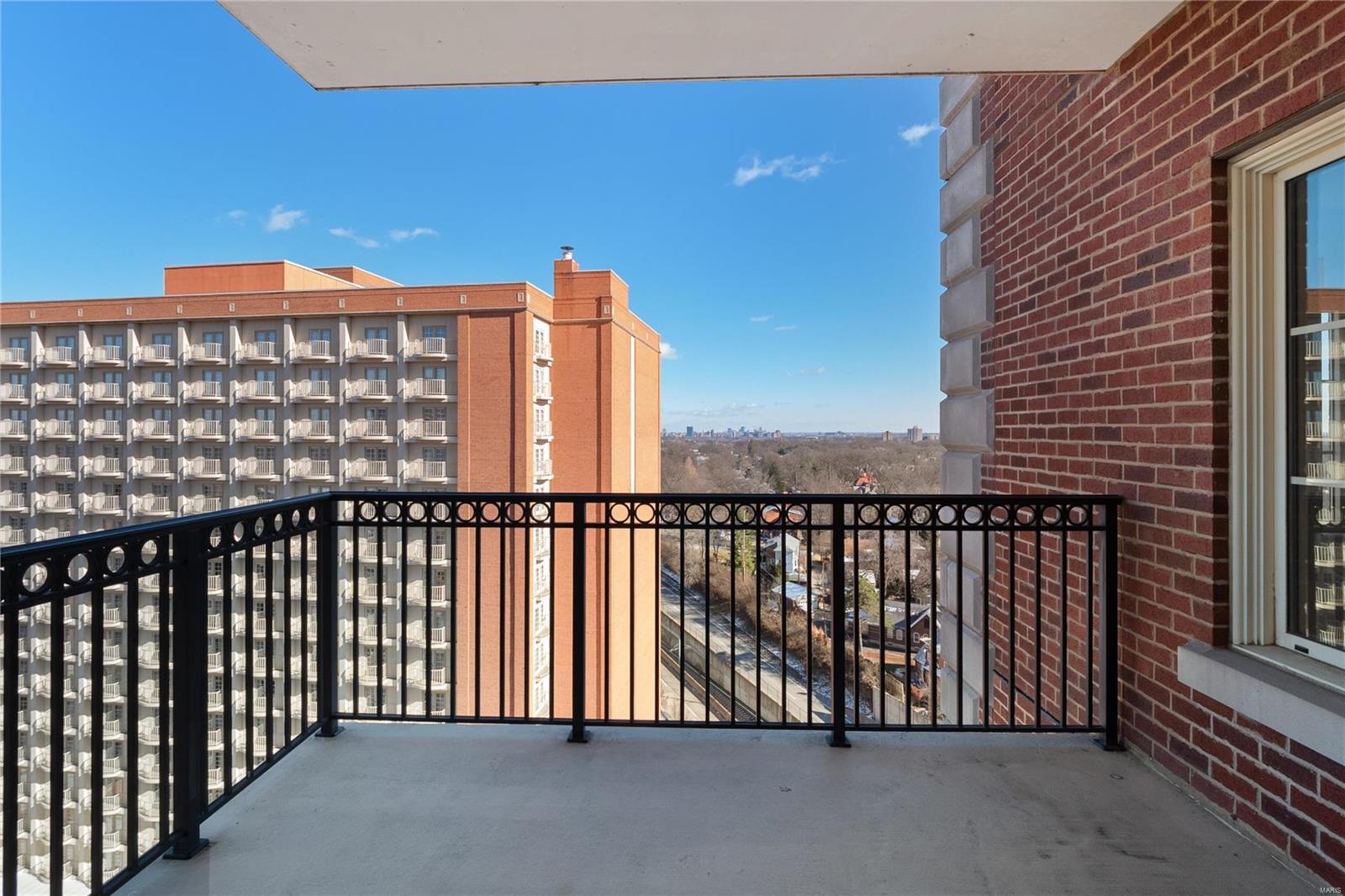 Plaza In Clayton A Condo Amd & - Residential