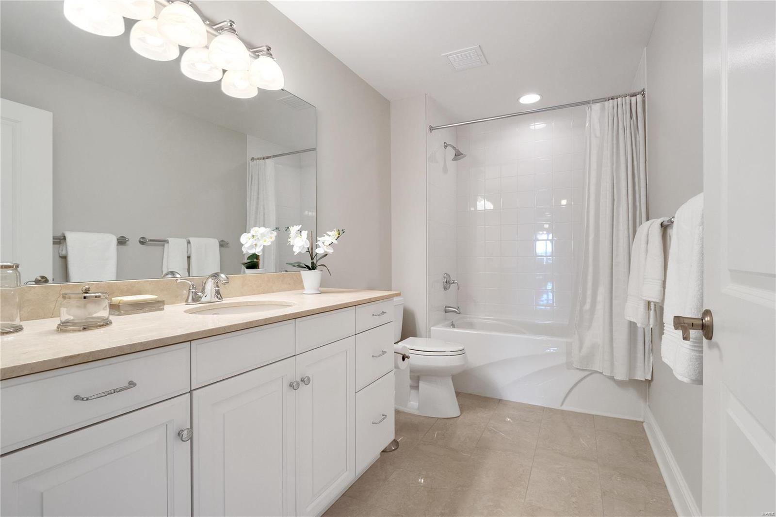 Plaza In Clayton A Condo Amd & - Residential