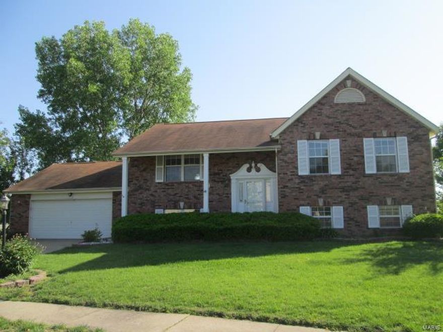 VERY LARGE SPLIT FOYER HOME WAITING FOR ITS NEW OWNER!!!  PROPERTY HAS TONS OF SPACE INCLUDING FINISHED LOWER LEVEL WITH ADDITIONAL KITCHEN, REC. ROOM, BEDROOM AND BATH.  MAIN LEVEL FEATURES SEPARATE LIVING/DINING ROOMS WITH VAULTED CEILINGS, 2 BEDROOMS INCLUDING MASTER SUITE AND HALL BATH.  LOWER LEVEL HAS ACCESS TO 2 CAR Please refer to HUDHomestore for the most recent bidding Period details and information on this property.  HUD Acquired Property. Property being sold 'AS IS'. All utilities are turned OFF. Please, use discretion when showing and bring a flashlight. GARAGE AND WALKS OUT TO HUGE ENCLOSED PORCH.  YOU WON'T BELIEVE THE SIZE AND AMENITIES THIS HOME HAS TO OFFER. All bids held for the first 10 days, deadline for this initial bid period is 06/05/16. Bids opened daily thereafter until such time a bid accepted. Bidding open to owner occupants only through 06/08/16 and open to all bidders on 06/09/16. SpecialListingConditions: Foreclosure