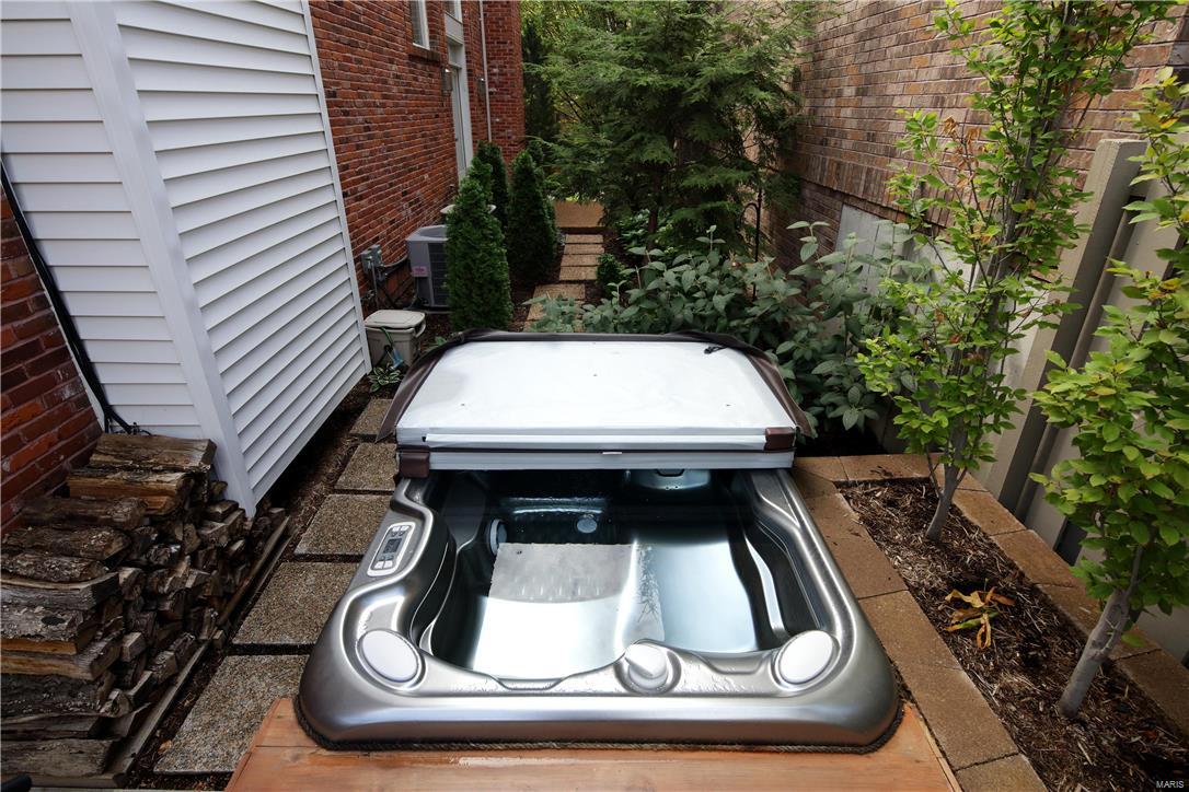 Clayton Lane - Residential