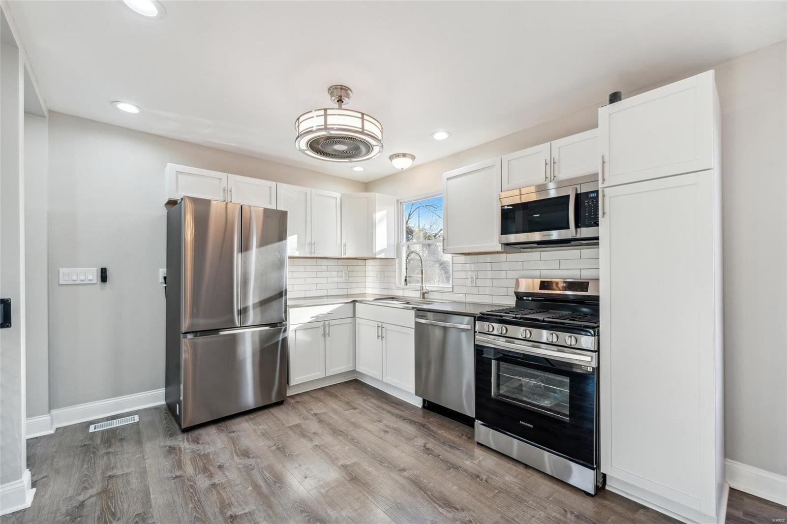 St Louis, Missouri 63136, United States, 3 Bedrooms Bedrooms, ,2 BathroomsBathrooms,Residential,Active,910