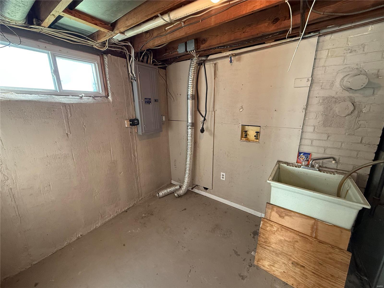 St Ann, Missouri 63074, United States, 2 Bedrooms Bedrooms, ,2 BathroomsBathrooms,Residential,Pending,37539